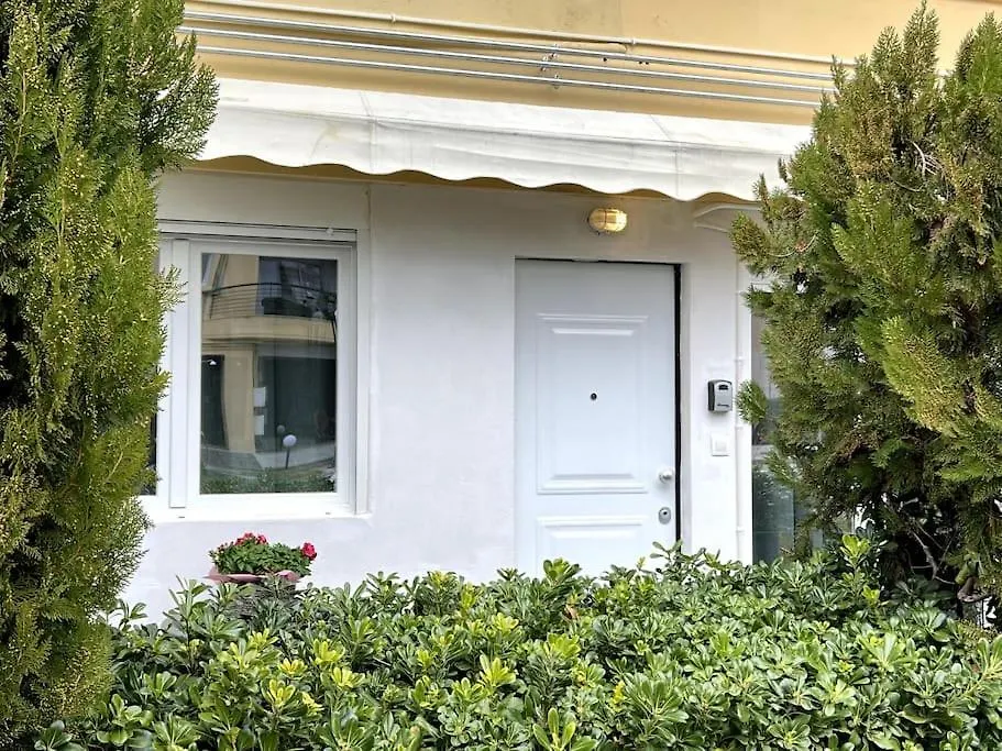 Jimmy'S Pool Apartment Περαία